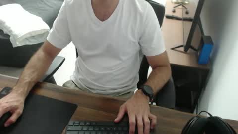 latexdave84 online show from February 9, 11:15 am