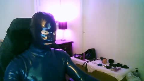 latexminheadroom online show from December 22, 1:34 am