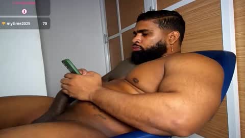 Snapshot of latinhot202423 chatting on October 21, 4:10 pm blackBear online show from October 21, 4:10 pm