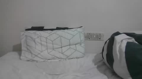 latino_rodri online show from April 19, 1:05 am