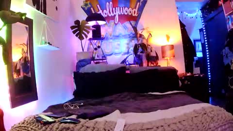 laversehung8point5 online show from December 14, 2:29 am