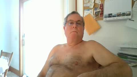 Snapshot of lawnboy62 chatting on February 7, 9:37 pm lawnboy62 online show from February 7, 9:37 pm