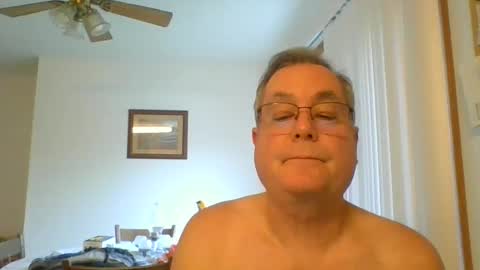 Snapshot of lawnboy62 chatting on December 9, 9:33 pm lawnboy62 online show from December 9, 9:33 pm