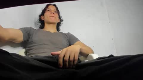 Snapshot of lax777_ chatting on October 22, 1:53 am ZAmbrano online show from October 22, 1:53 am