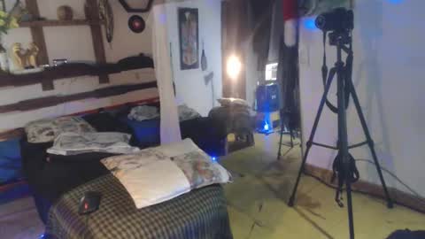 Laye19 online show from September 19, 3:07 am