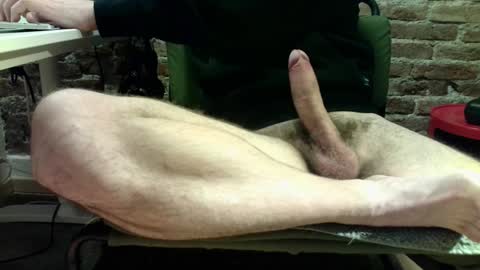 Snapshot of lazy_days chatting on December 28, 8:36 pm Daphne  Derek online show from December 28, 8:36 pm
