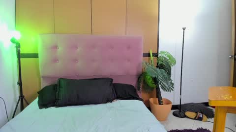 Snapshot of le_petit_princeb612 chatting on December 27, 6:14 am andres online show from December 27, 6:14 am