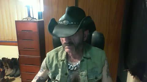 leathergreaser online show from April 17, 7:33 am