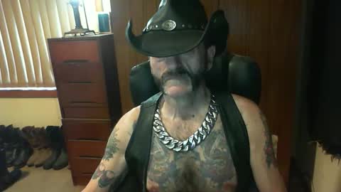 Snapshot of leathergreaser chatting on October 21, 8:23 pm leathergreaser online show from October 21, 8:23 pm