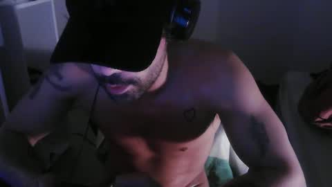 Snapshot of leo1991lol chatting on January 1, 7:10 pm leo1991lol online show from January 1, 7:10 pm