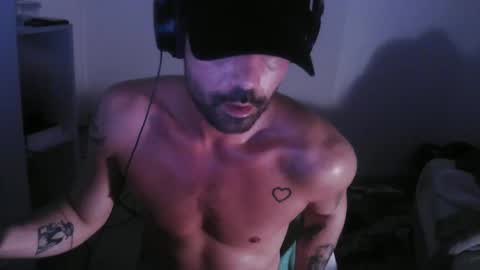 Snapshot of leo1991lol chatting on December 18, 3:47 am leo1991lol online show from December 18, 3:47 am