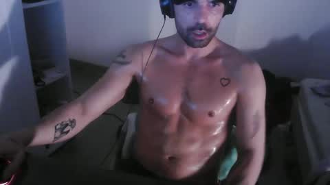 Snapshot of leo1991lol chatting on February 1, 12:29 am leo1991lol online show from February 1, 12:29 am