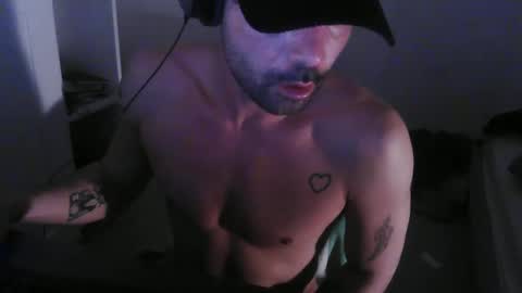 Snapshot of leo1991lol chatting on January 10, 5:37 am leo1991lol online show from January 10, 5:37 am