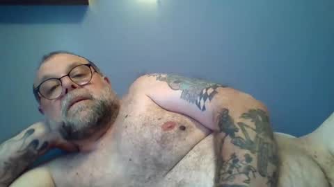 Snapshot of leo71313 chatting on October 22, 4:43 pm leo71313 online show from October 22, 4:43 pm