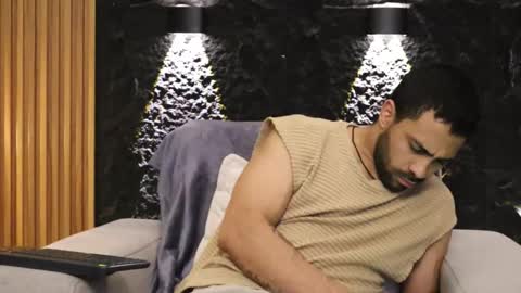 Leo  Diaz online show from December 23, 3:04 am