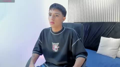 leohard_ online show from February 8, 11:59 am