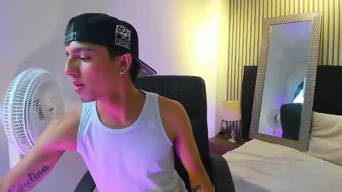 leohard_ online show from February 3, 3:04 am