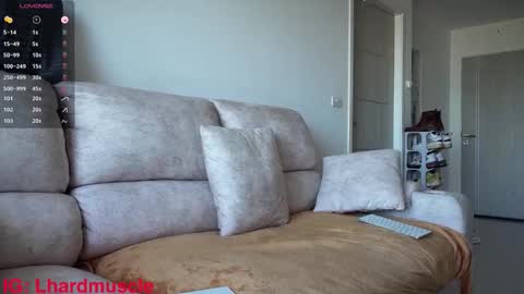 Leon online show from November 9, 2:59 am