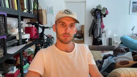 Leon online show from October 9, 2:11 pm