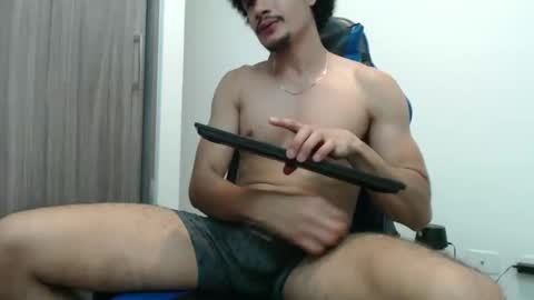 leostorm25 online show from November 6, 10:57 pm