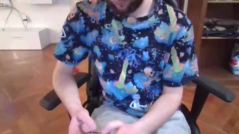 neoglo online show from February 1, 10:52 pm