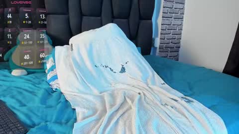 L E Y T O N online show from December 7, 2:20 am