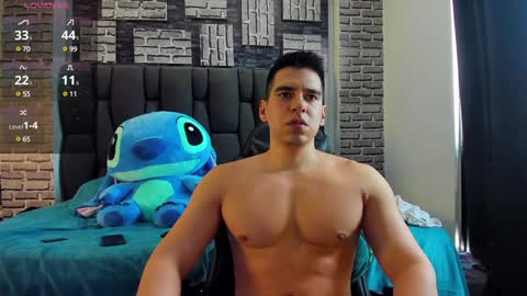 L E Y T O N online show from December 8, 8:04 pm