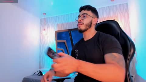 LIAM KLEIN online show from November 24, 11:33 am