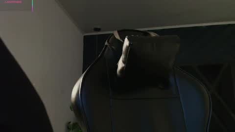 LIAM KLEIN online show from April 9, 11:16 am