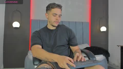 Liam online show from April 7, 8:09 pm