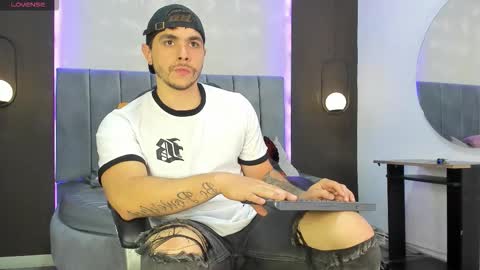 Liam online show from November 11, 8:25 pm