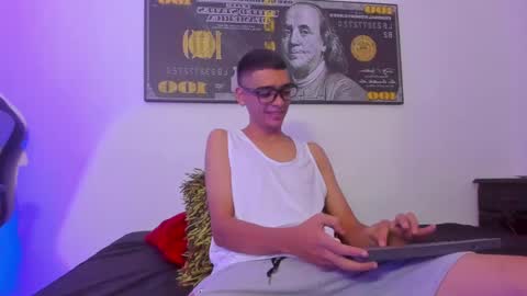 Snapshot of lian_23_ chatting on March 12, 12:36 pm    online show from March 12, 12:36 pm