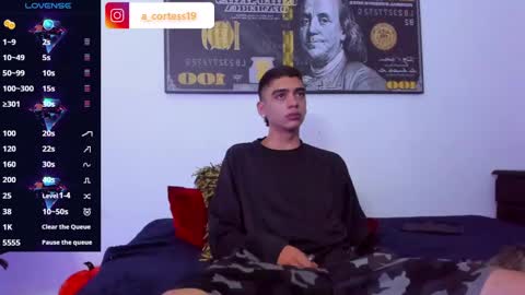 Snapshot of lian_23_ chatting on December 4, 10:13 am    online show from December 4, 10:13 am