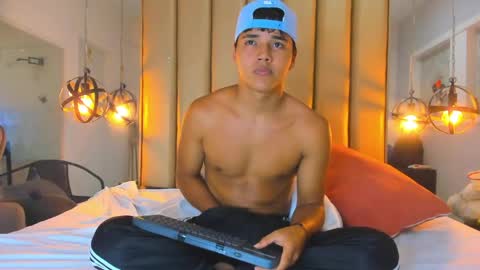 Lian  online show from April 18, 11:37 pm