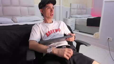 L I I A M online show from February 5, 4:59 am