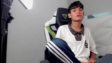 LIAM online show from December 23, 3:48 am