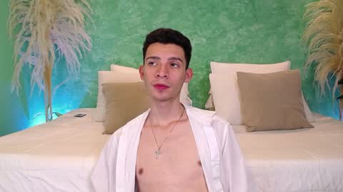 Snapshot of little_twiink chatting on February 1, 7:34 pm Juan Ferrer online show from February 1, 7:34 pm