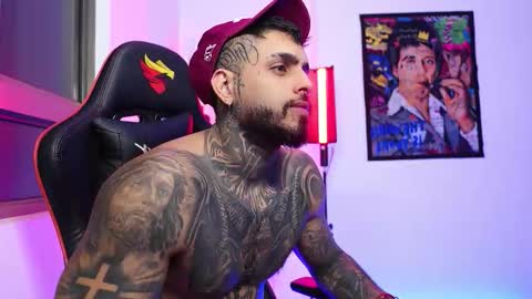 logan_hugh8 online show from November 4, 6:36 am