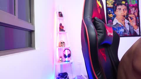 logan_hugh8 online show from October 25, 3:41 am