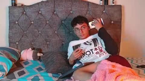 Snapshot of logan_willyams_ chatting on October 9, 12:04 am logan_willyams_ online show from October 9, 12:04 am