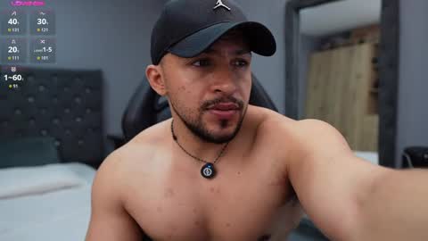 loganmartinx online show from April 14, 12:11 am