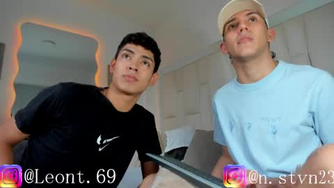 logantwink18 online show from April 4, 10:29 pm