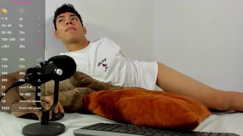 logantwink18 online show from January 15, 4:31 pm