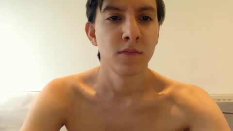 Snapshot of londonboy405 chatting on February 14, 12:25 pm londonboy405 online show from February 14, 12:25 pm