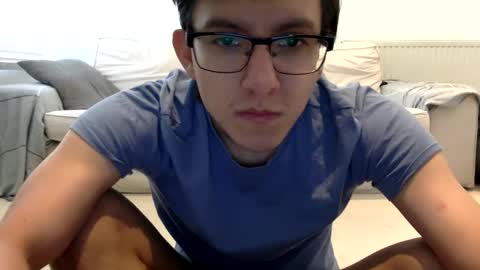 Snapshot of londonboy405 chatting on February 18, 12:49 pm londonboy405 online show from February 18, 12:49 pm