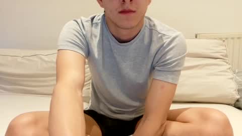 Snapshot of londonboy405 chatting on March 7, 5:49 pm londonboy405 online show from March 7, 5:49 pm