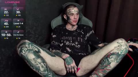 Snapshot of lone1ycrystal chatting on October 2, 10:14 pm Chris online show from October 2, 10:14 pm