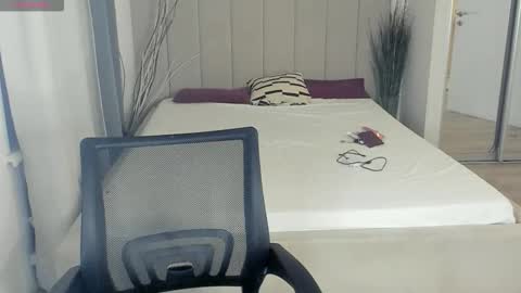 Snapshot of louie_evans chatting on October 21, 9:06 pm louie_evans online show from October 21, 9:06 pm