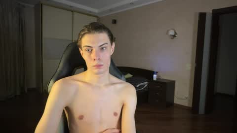 Snapshot of louis_preston chatting on February 25, 7:36 pm Mark online show from February 25, 7:36 pm