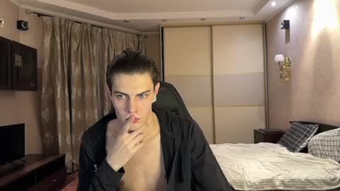 Snapshot of louis_preston chatting on January 10, 2:35 am Mark online show from January 10, 2:35 am